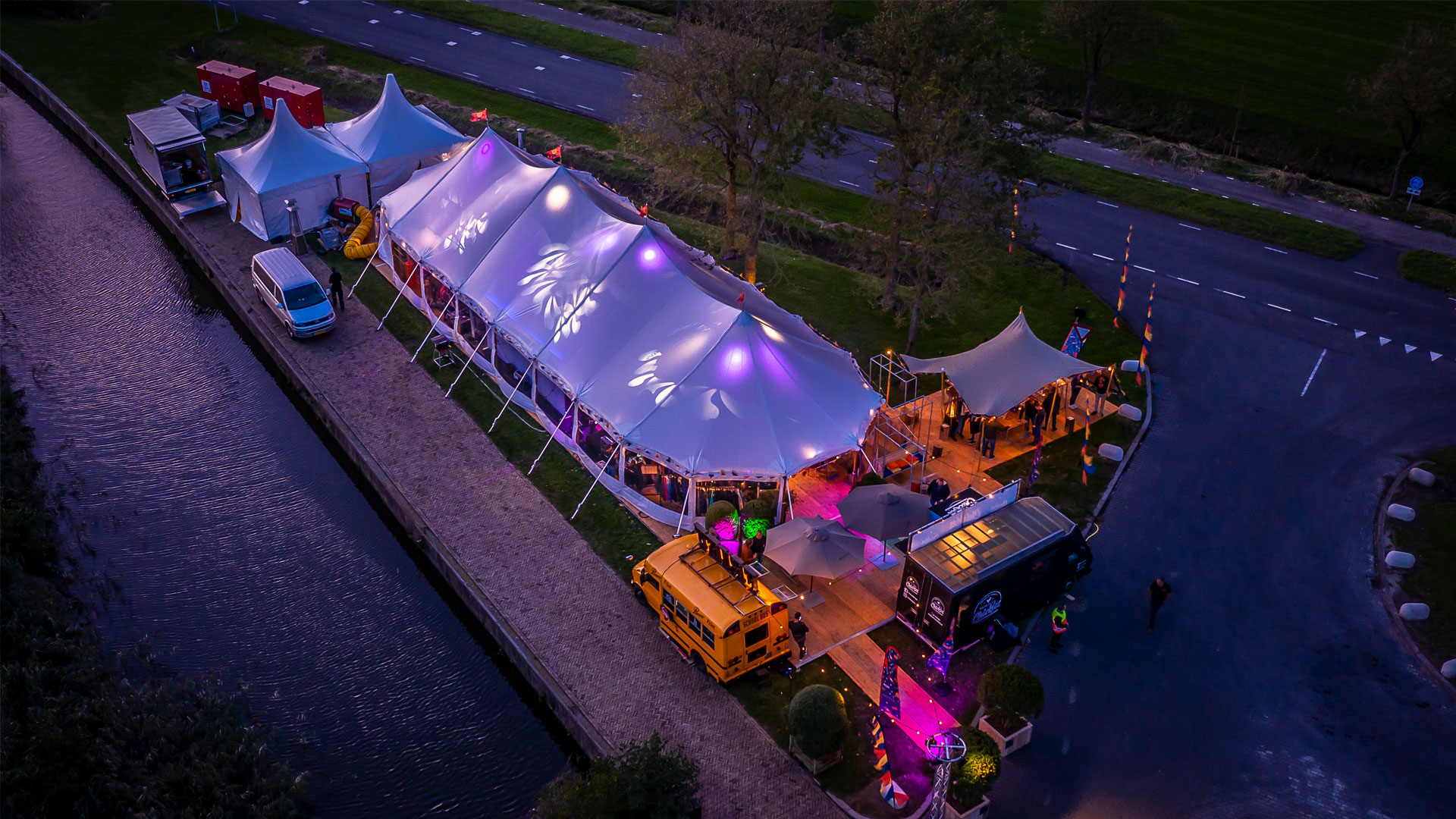 alphatentevent-ledverlichting-feestverlichting-partly-light-luxury-dream-tent-bedrijfsevent-10x28-meter-flextent-5x7,5-meter-pagodetent-5x5-meter-web