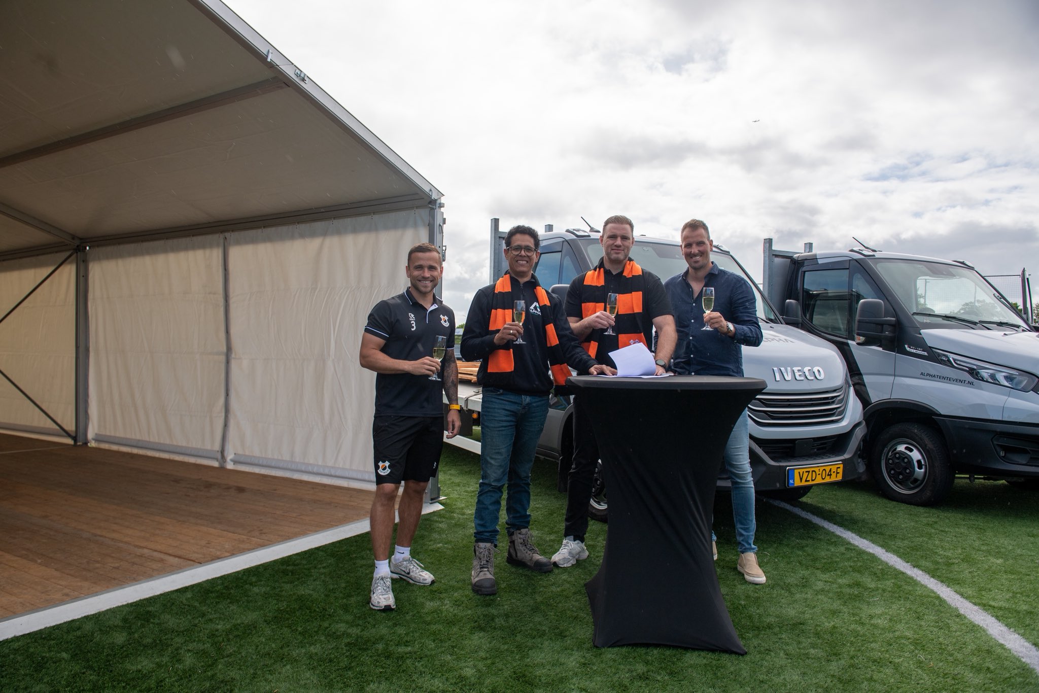 vvKatwijk-Alphatentevent-sponsor vvkatwijk-voetbal sponsor-proostmoment